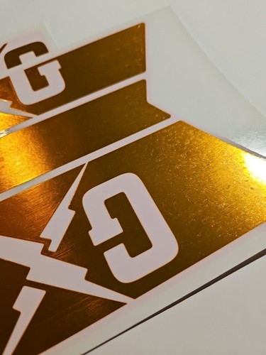 Guerilla Gravity OEM Rahmen Aufkleber Größe 3 "GG" Logo 2 Stück 8" x 6,5" Gold - Bild 7 von 8