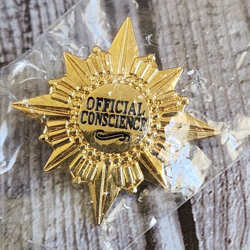 VTG 1997 Disney WDCC Jiminy Cricket Official Conscience Gold Starburst Badge Pin