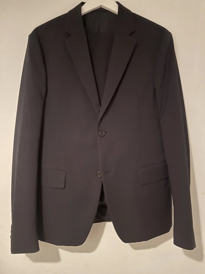 Traje Prada negro  Foto 4 de 4