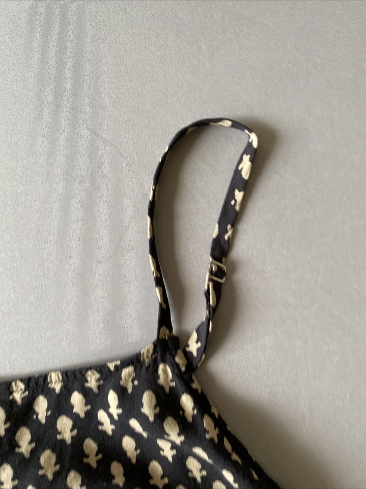 Mameluco corto REVOLVE Stone Cold Fox para mujer talla 1 correa espalda profunda usado en excelente estado Foto 3 de 4