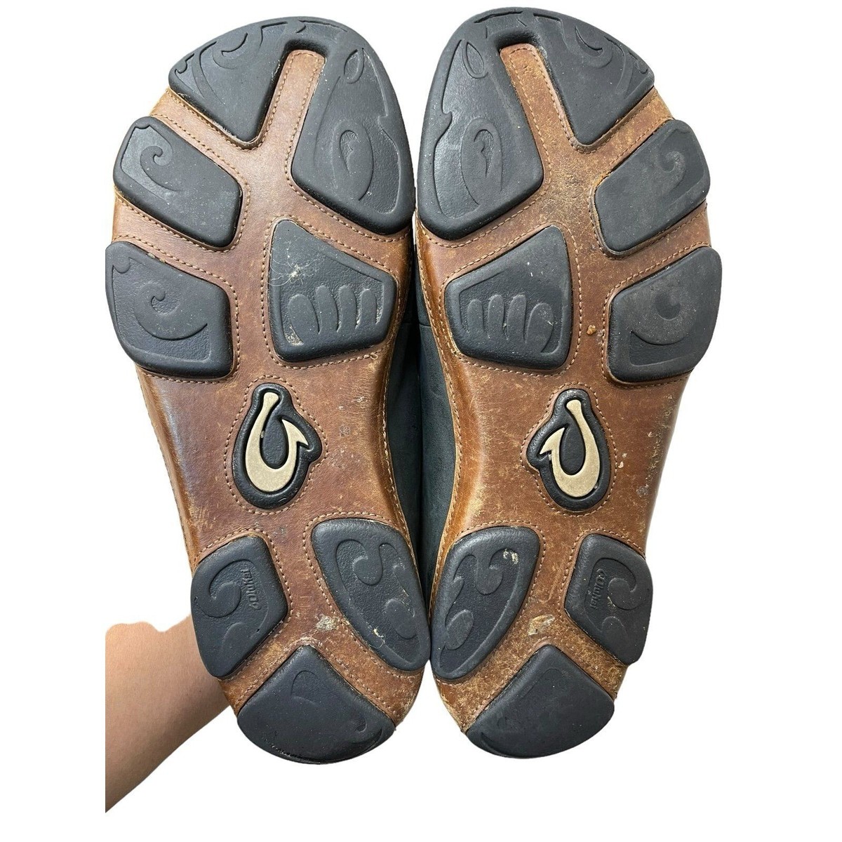 Olukai Moloa Slipper Size 8.5 Black Leather Casual Loafers  display picture 1