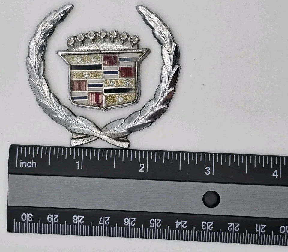 Insignia Cadillac Deville 1994-2002 emblema lateral OEM Foto 3 de 4