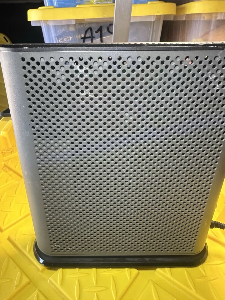 Motorola MG7550 16X4 Cable Módem Plus AC1900 Router WiFi con Adaptador de CA Foto 2 de 4