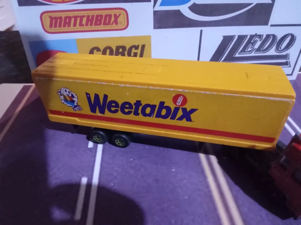 Corgi # 53348 - Volvo Truck & Trailer Weetabix - Image 4 of 4