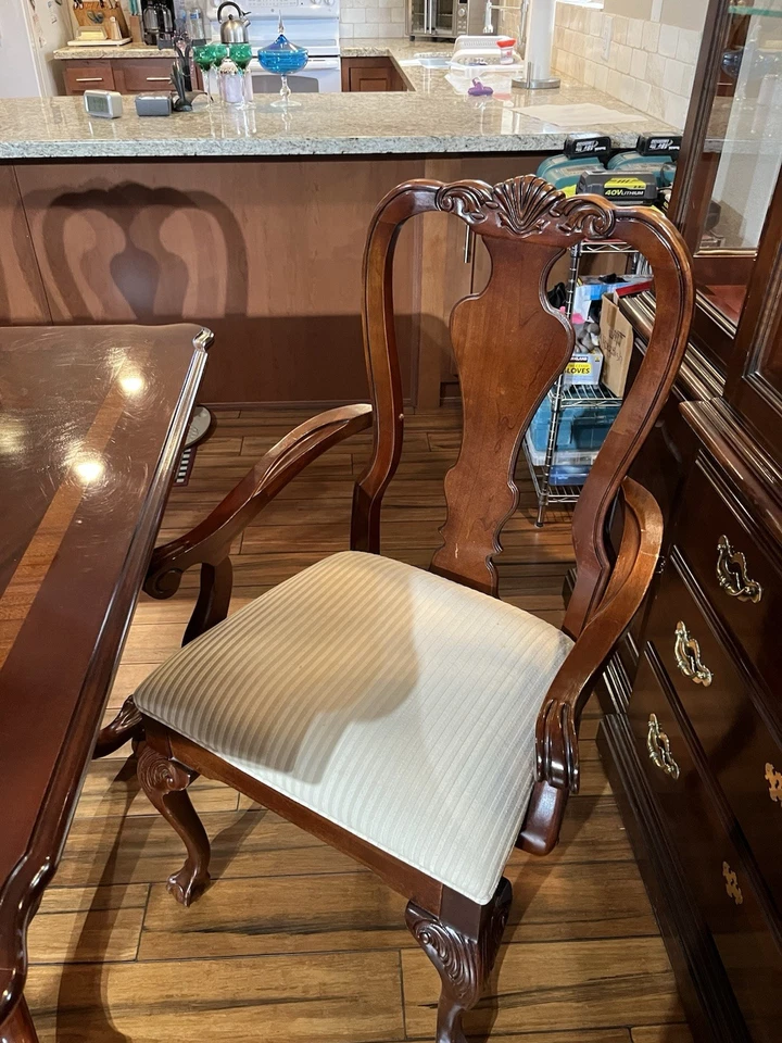 Vintage Thomasville Winston Court Dining Table, 6 Chairs, China Cabinet & Buffet - Image 3 of 4
