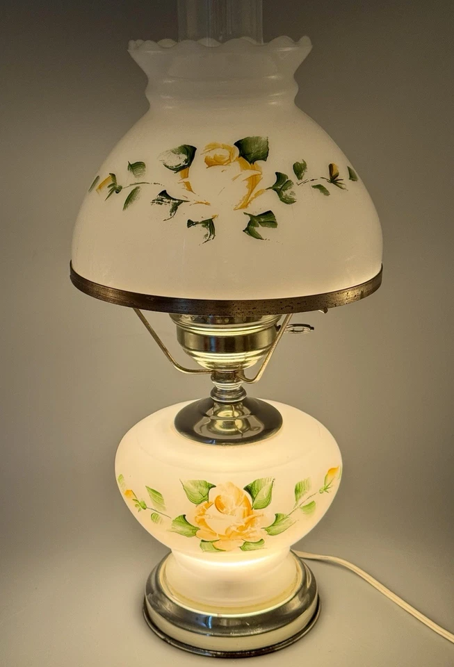 Hermosa lámpara de huracán vintage de vidrio esmerilado pintada a mano rosas amarillas flores años 60 Foto 3 de 4