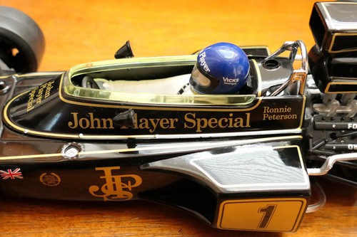 Lotus 72E / Ronnie Peterson / Quartzo 1:18 - Foto 7 di 15