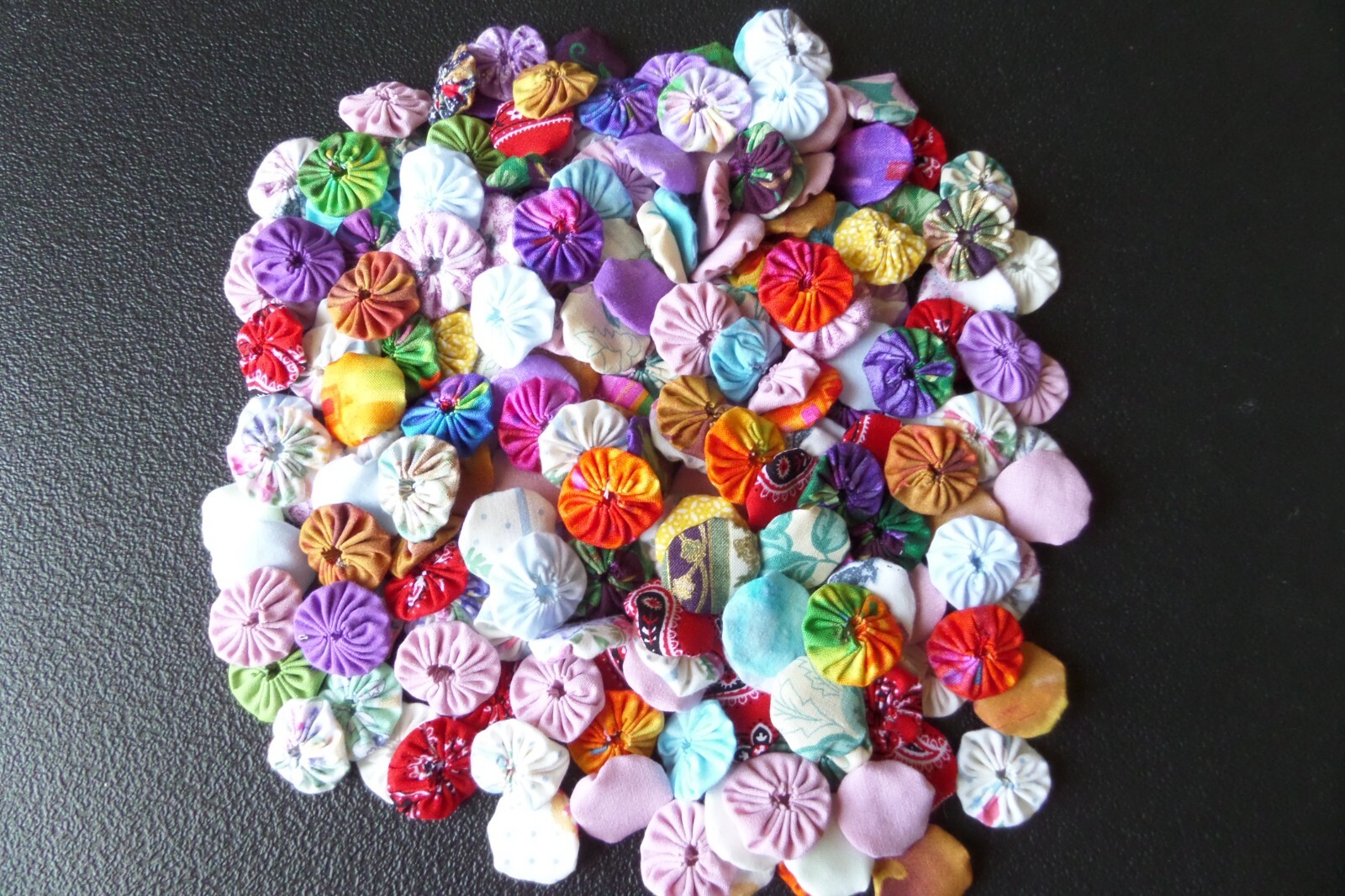 200 fabric 1-inch yoyos for sewing trim applique quilt blocks journal crafts doll clothes