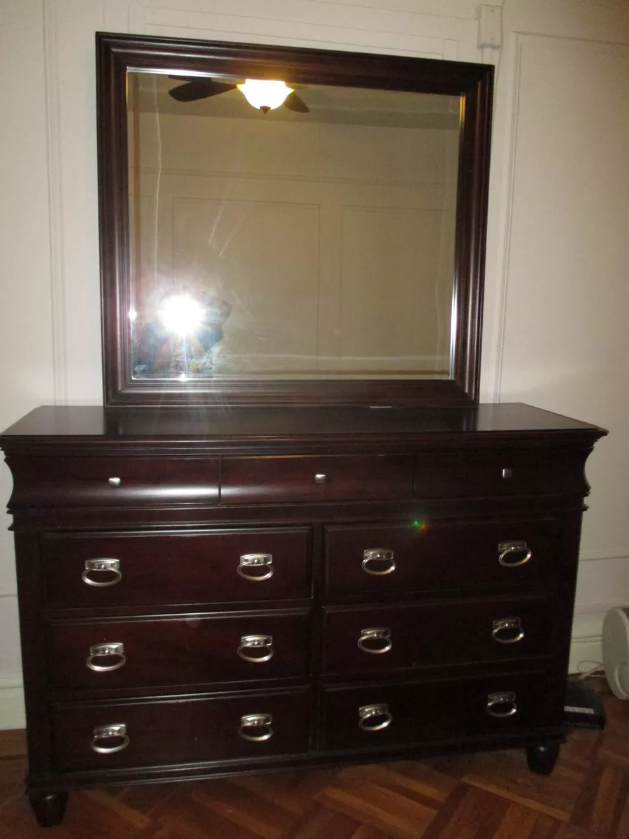 Bob's furniture 2024 chest drawers