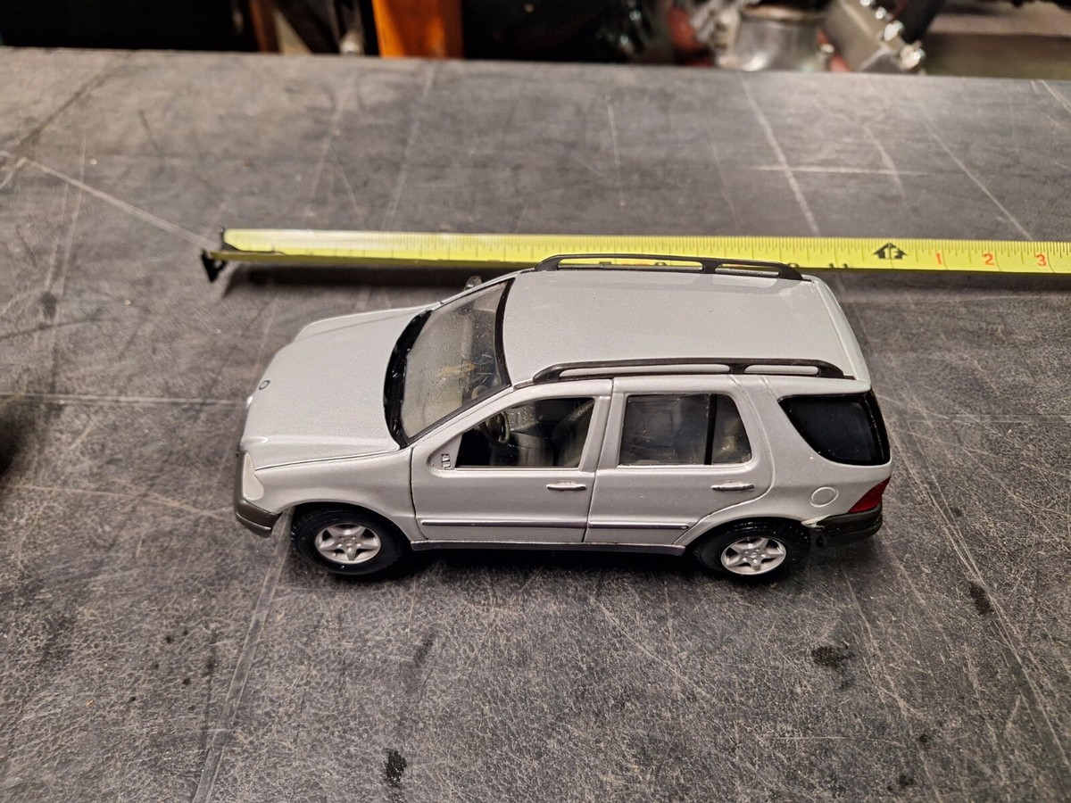 MAISTO superior mercedes benz ML 320 Scale 1/41 Breech Loading
