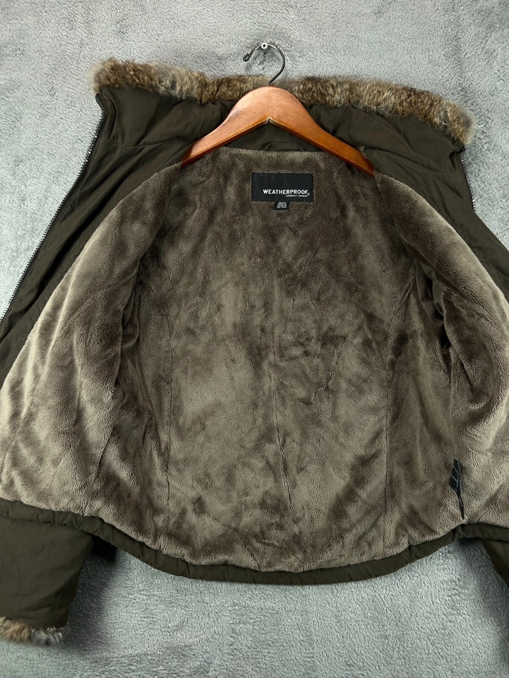 Chaqueta acolchada con ribete de piel resistente a la intemperie para mujer mediana marrón Softshell línea polar de colección Foto 4 de 4