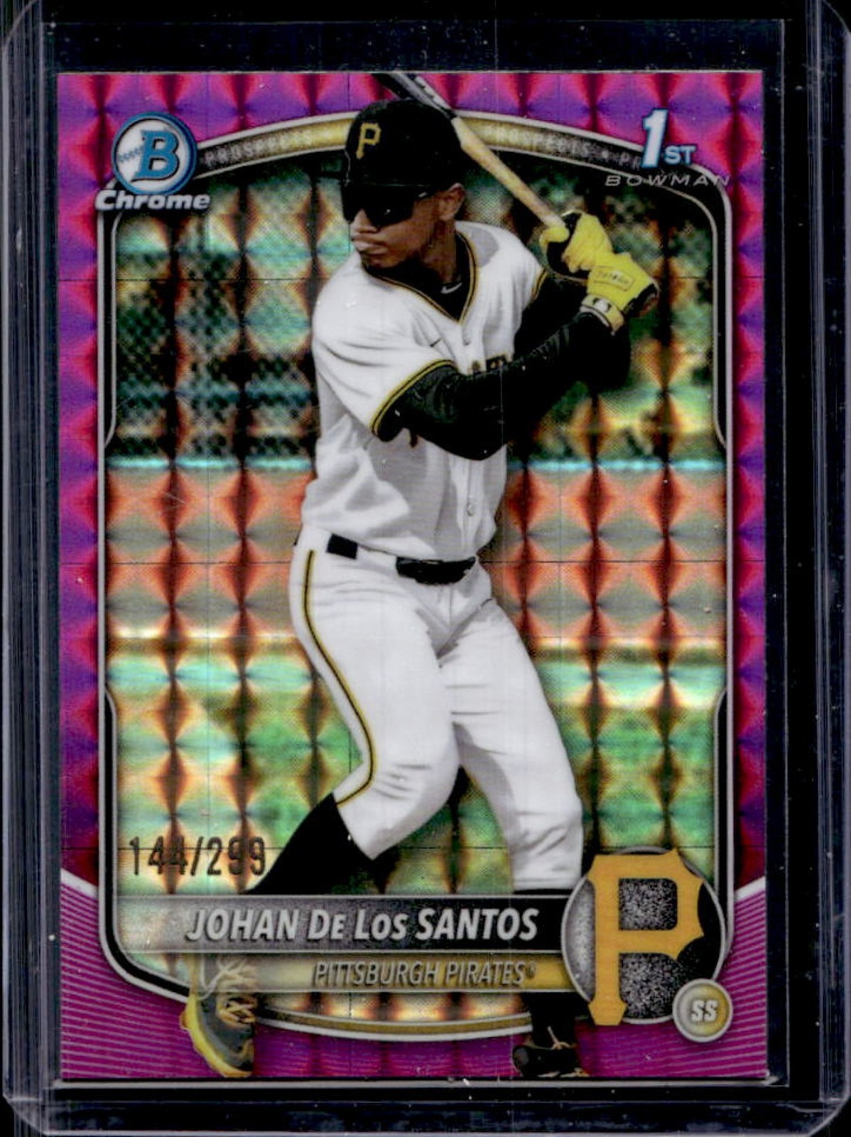 2025 Bowman Chrome Johan De Los Santos Fuchsia Geometric Refractor 1st #144/299