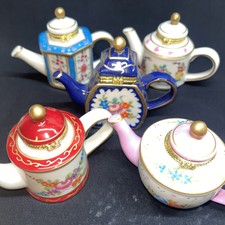 LOT OF 5 MINIATURE TEA POTS UNMARKED 