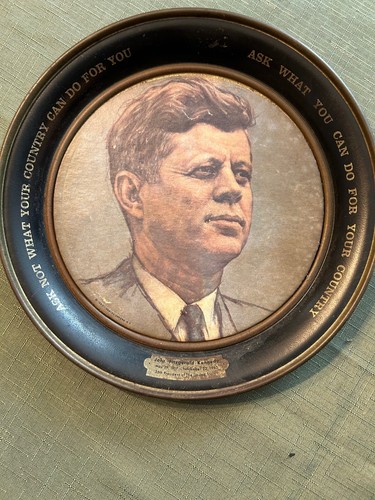 Lot of 7 PIECES VINTAGE JOHN F KENNEDY JFK Bust, Tiles, Plates, trinket dish - Picture 6 of 9
