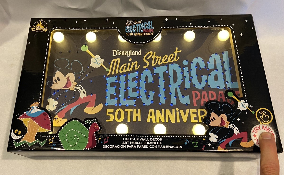 Disney Electrical Parade 50th Annivライト sddefault.jpg