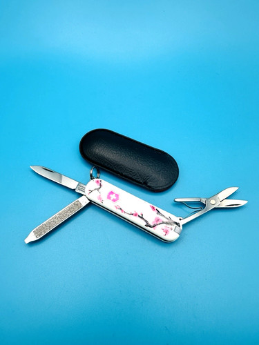 RARE VICTORINOX Classic SD Blossom 0.6223.L1406 Swiss Army Knife Limited 2014 !