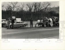 1985 Press Photo Carol Cable Co. Employees Walk Out in Williamstown - sra14953