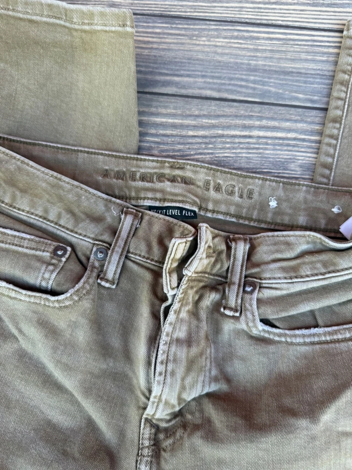Pantalones de mezclilla elásticos caqui American Eagle Next Level Flex para hombre talla 28x30 Foto 3 de 4