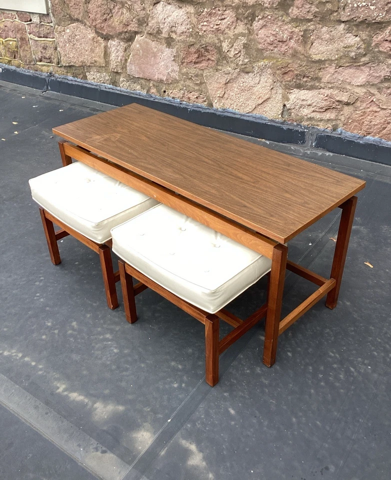 Mesa baja vintage de nogal Lapine-Snyder diseño JENS RISOM con taburetes a juego Foto 2 de 4