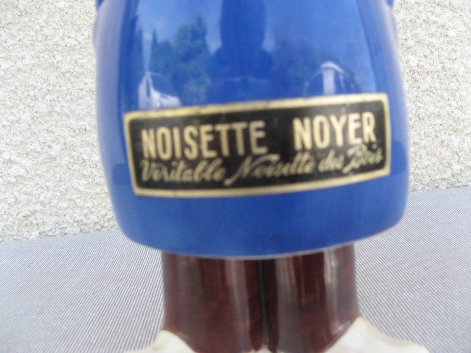 Bouteille Liqueur NOISETTE NOYER en forme de paysan berrichon St Amand-Montrond - Photo 3/4