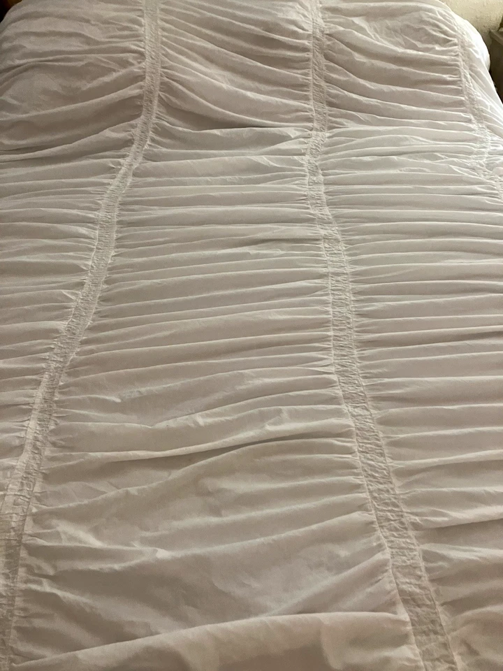 Simply Shabby Chic Duvet COVER Ruffled Smocked Gathered White Cotton, Full/Queen - Image 3 of 4