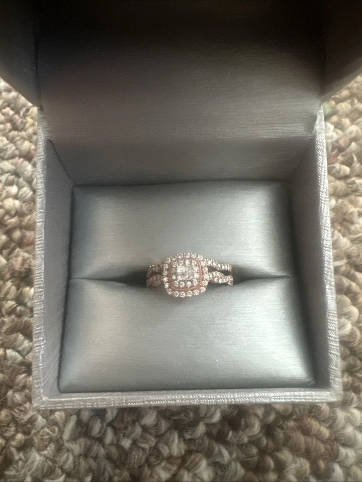 Juego de novia Zales 1/2 CT Princesa Oro Rosa 10k, Talla 7, Nunca Usado. Foto 2 de 2