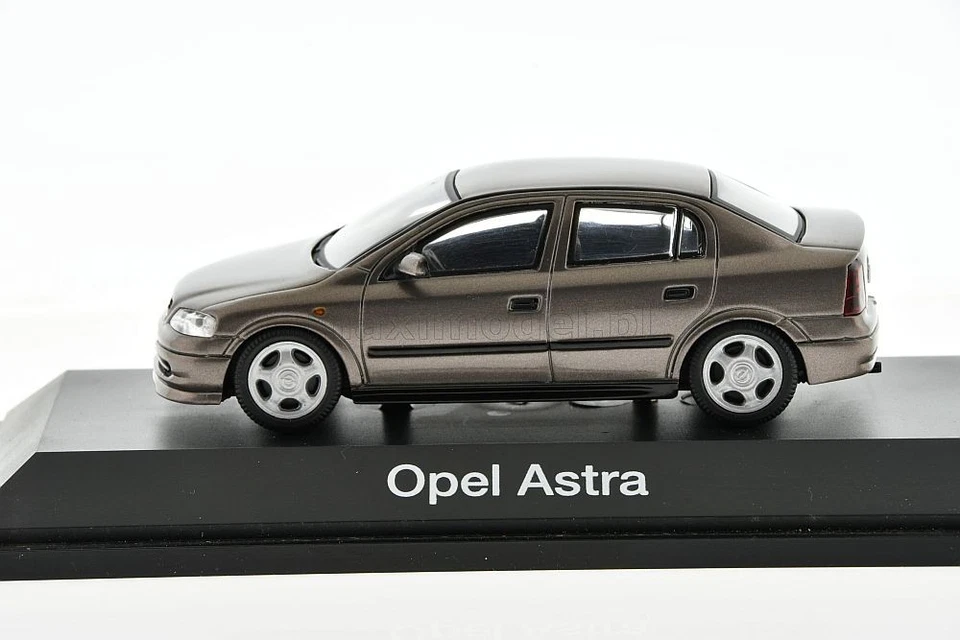 OPEL Astra G 4d 1/43 SCHUCO 04522 - Immagine 2 di 4
