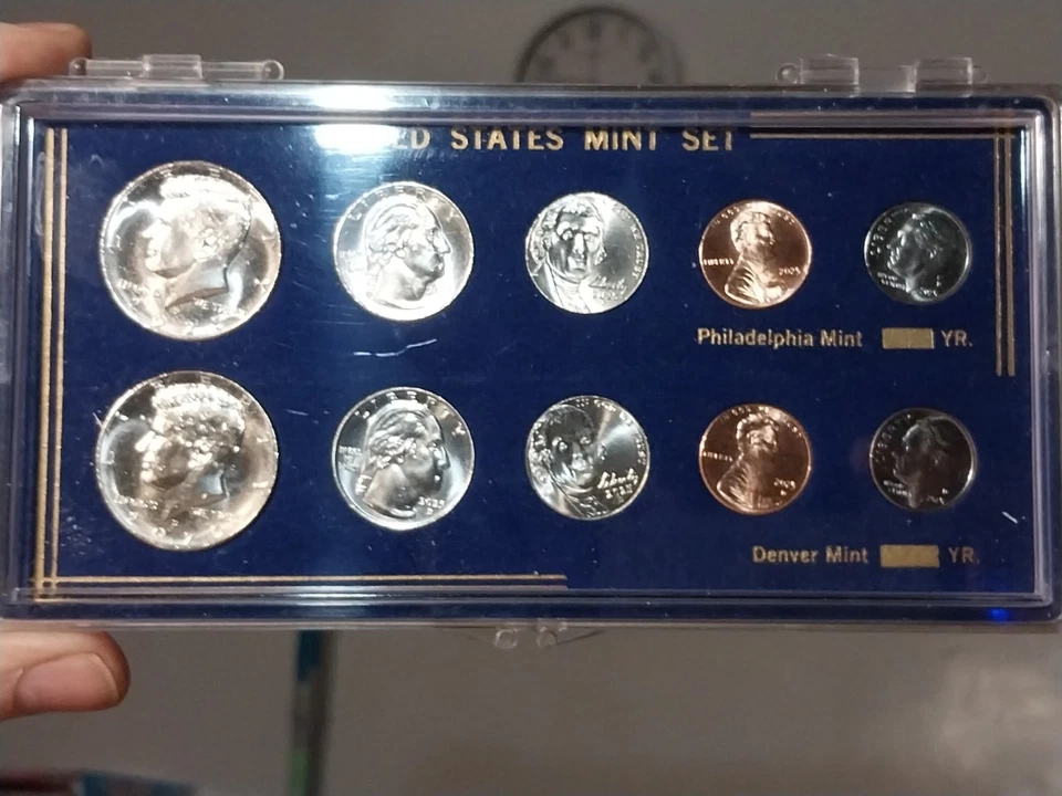 2025 D AND P CLAD MINT SET 10 PCS BRILLIANT UNCIRCULATED IN BEAUTIFUL HOLDER  - Image 2 of 4