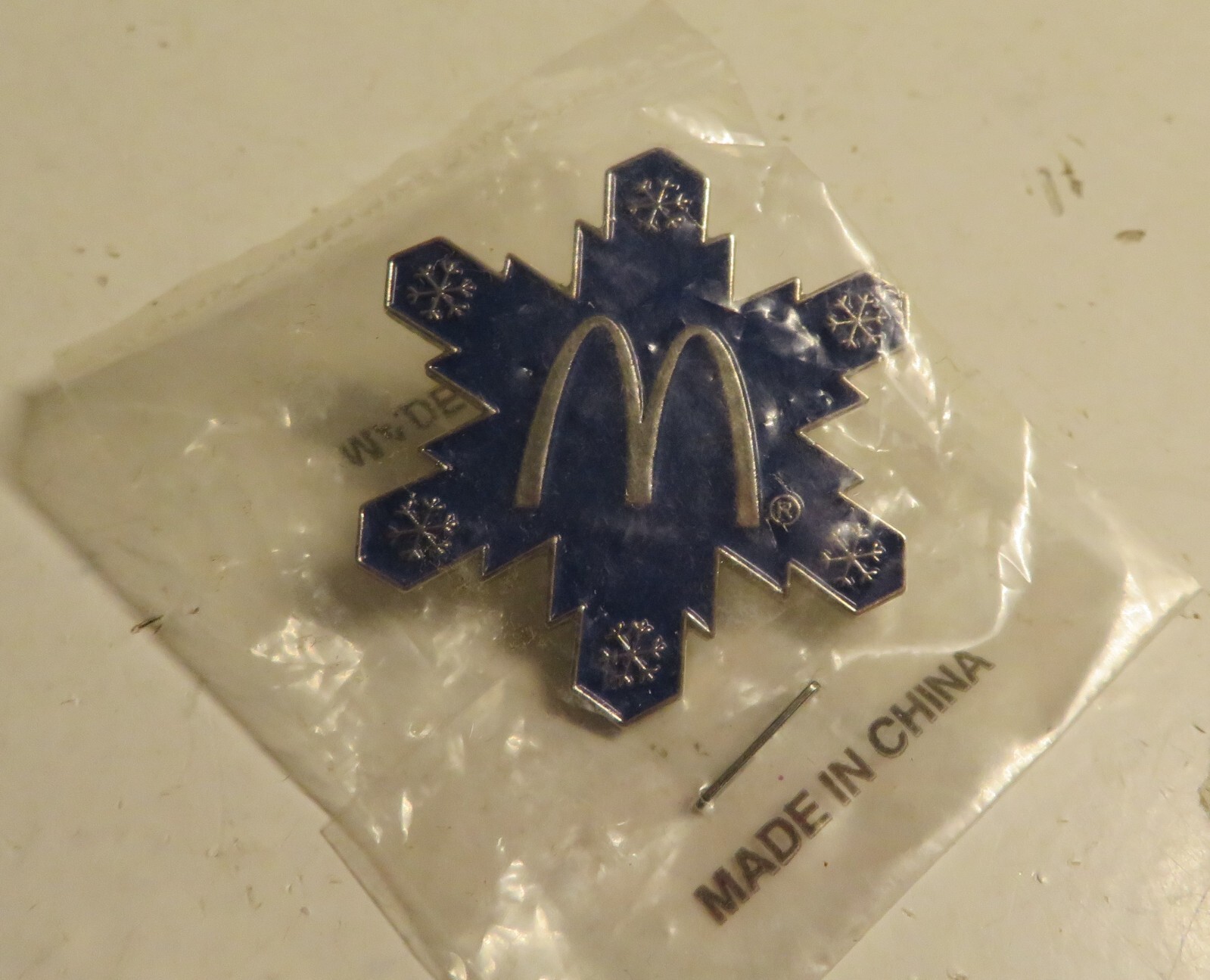 McDonald s Snowflake Crew Employee Blue Enamel Lapel Pin 1 25 New Old mcdonald-s-snowflake-crew-employee-blue-enamel-lapel-pin-1-25-new-old