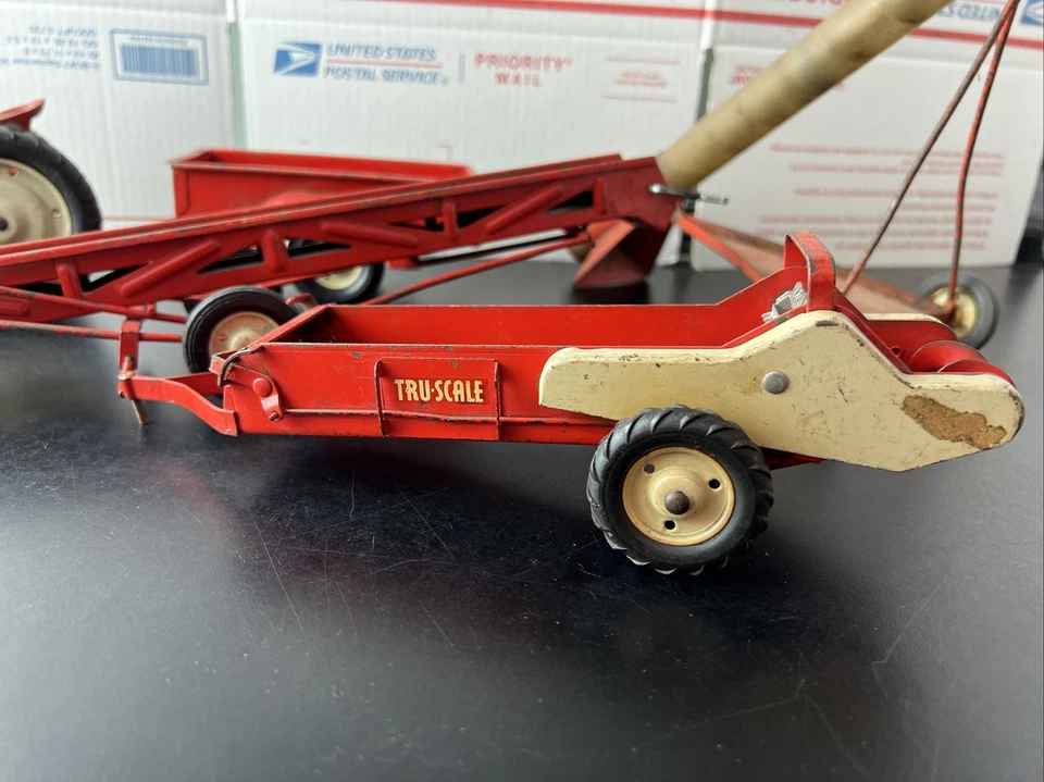 1/16 TRU-SCALE "560" TRACTOR TRAILER + IMPLEMENTS GOOD ORIGINALS 1960s vintage - Image 2 of 4