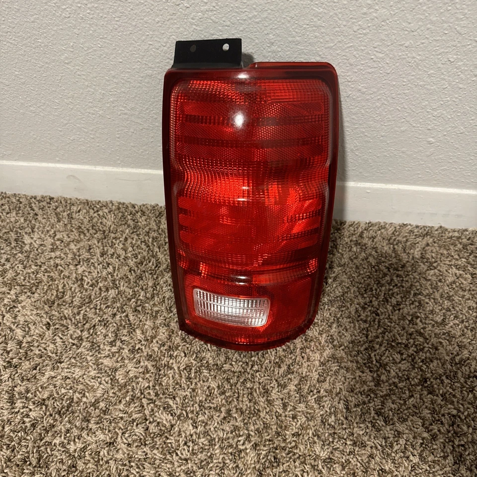 Conjunto de luz trasera derecha/paso para Ford Expedition Foto 2 de 4