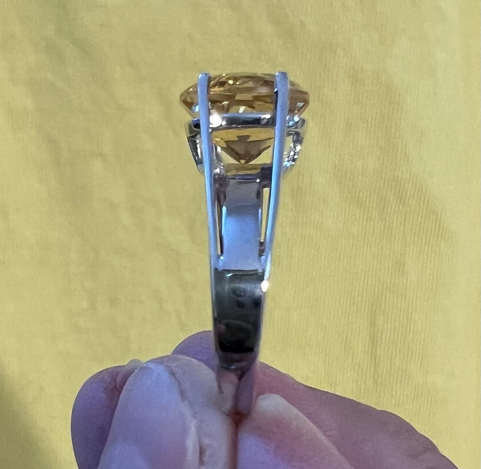 Hermoso anillo para mujer de 3,30 CTW AA citrino y oro blanco rodio sobre ley Foto 3 de 4