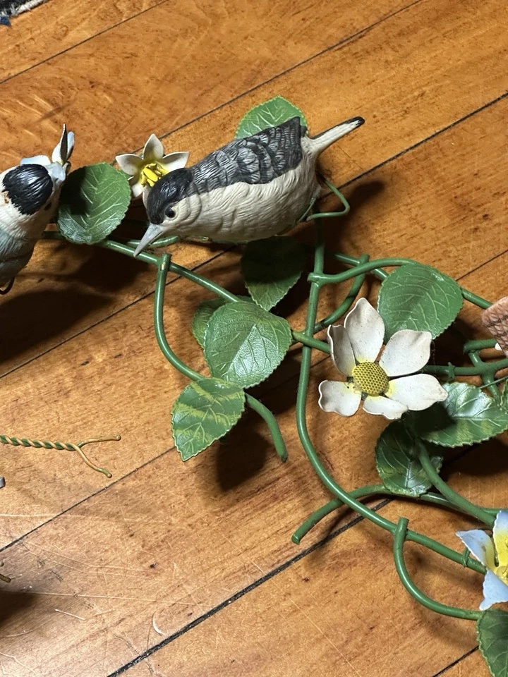 WALL HANGING TOLE WARE Metal WREATH BIRDS FLOWERS Sculpture - Image 2 of 4