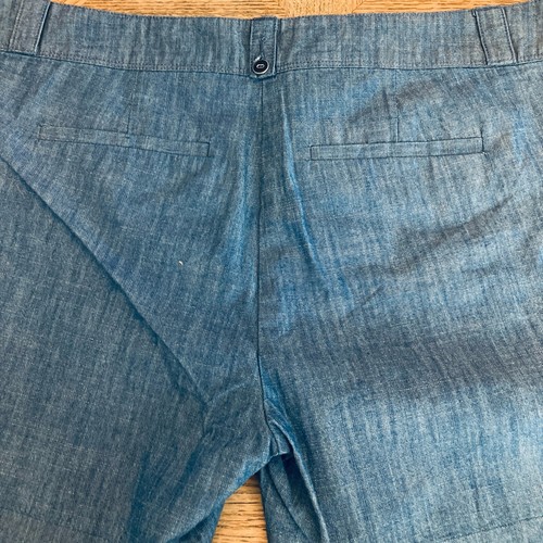 NWT Isaac Mizrahi Women's Indigo Chambray Blue Tailored Shorts Size 10 (34x5) - Picture 10 of 12