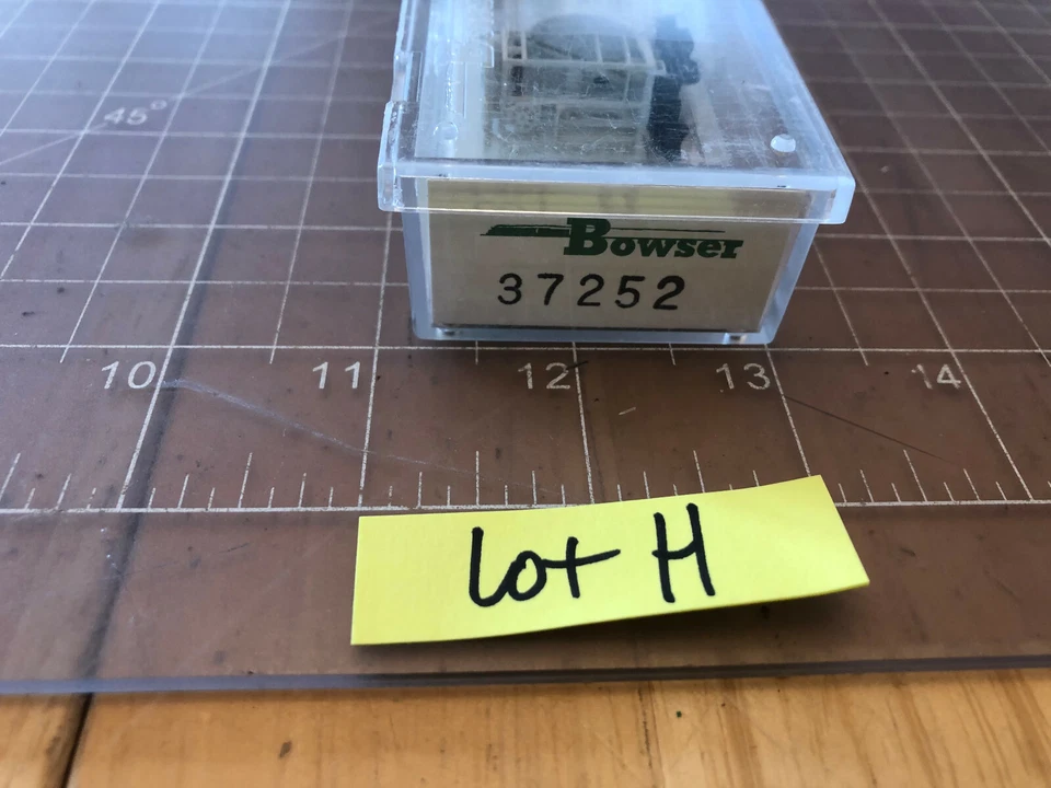 Bowser N Scale Train Union Pacific ACF Cylindrical Hopper UP 21245 37252 Lot H - Image 2 of 4