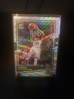 Giannis Anteokounmpo 2020-21 Optic Fanatics Silver Wave Holo Prizm