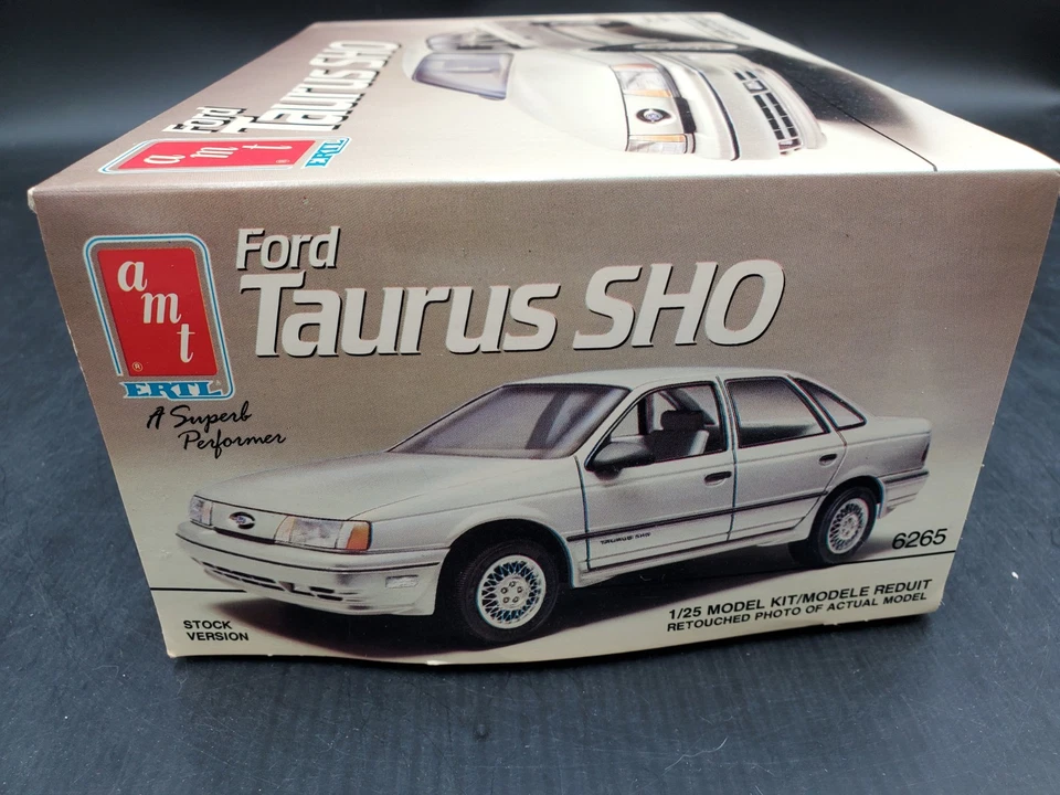 🚦🔥😎AMT ERTL Ford Taurus SHO  1:24 Scale Car Model Kit Unassembled😎🔥🚦 - Image 3 of 4