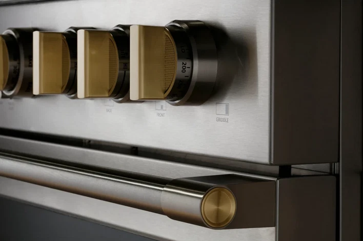 Monogram ZDP366NTSS 36" Dual-Fuel Professional Range with 6 Burners, NEW - Image 3 of 4