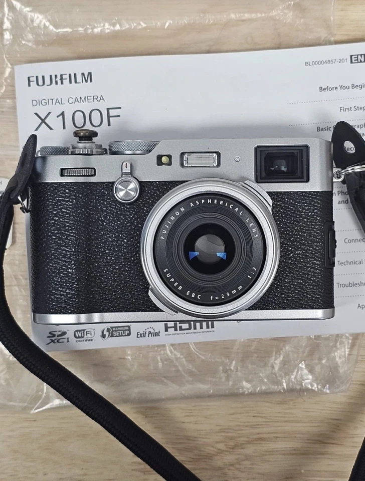 Fujifilm X100F 24.3MP Digital Camera - Silver including case, extra batteries - Image 4 of 4