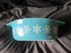 Vintage Pyrex 1 1/2 Qt. Cassarole With Lid, Snowflakes