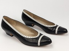 Vtg Salvatore Ferragamo Heels 8 AA Narrow Navy White Spectator Pump Italy