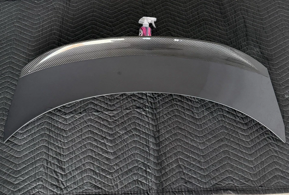 Kia Stinger 2018-2023 tapa OEM + alerón de pico de pato de fibra de carbono Foto 4 de 4