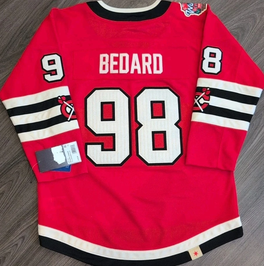 Nueva con etiquetas Camiseta Connor Bedard Chicago Blackhawks Juvenil Invierno Clásica Premier L/XL Foto 2 de 4