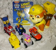 Cute Paw Patrol Lot  Book  5 Pups w/ Rescue Vehicles  2 Figures