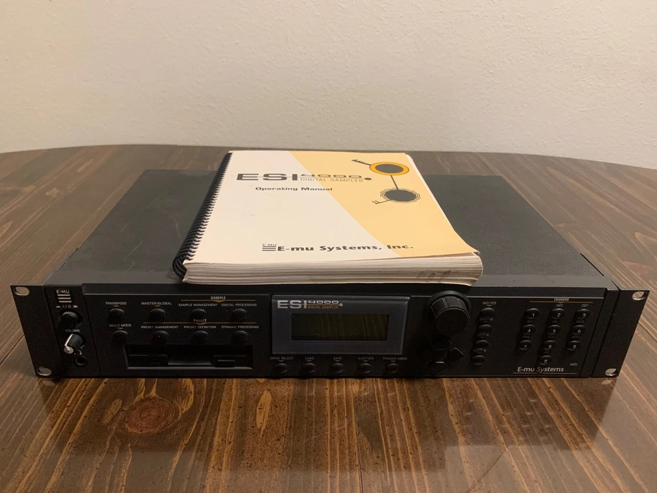 Muestreador de montaje en rack E-mu ESI-4000 - VINTAGE - CIRCUITO PERFECTO con manual Foto 2 de 4