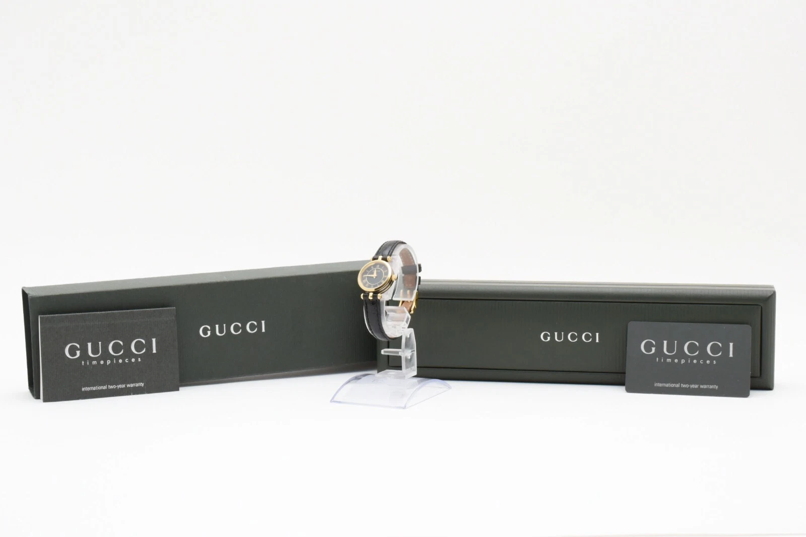 【PRESQUE COMME NEUVE dans sa boîte】Montre à quartz vintage GUCCI 2040L cadran noir doré pour femme JAPON