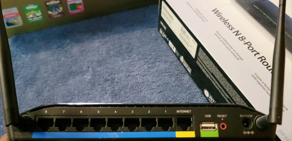 D-Link DIR-632 300 Mbps 8-Port 10/100 Wireless N Router - Image 3 of 4