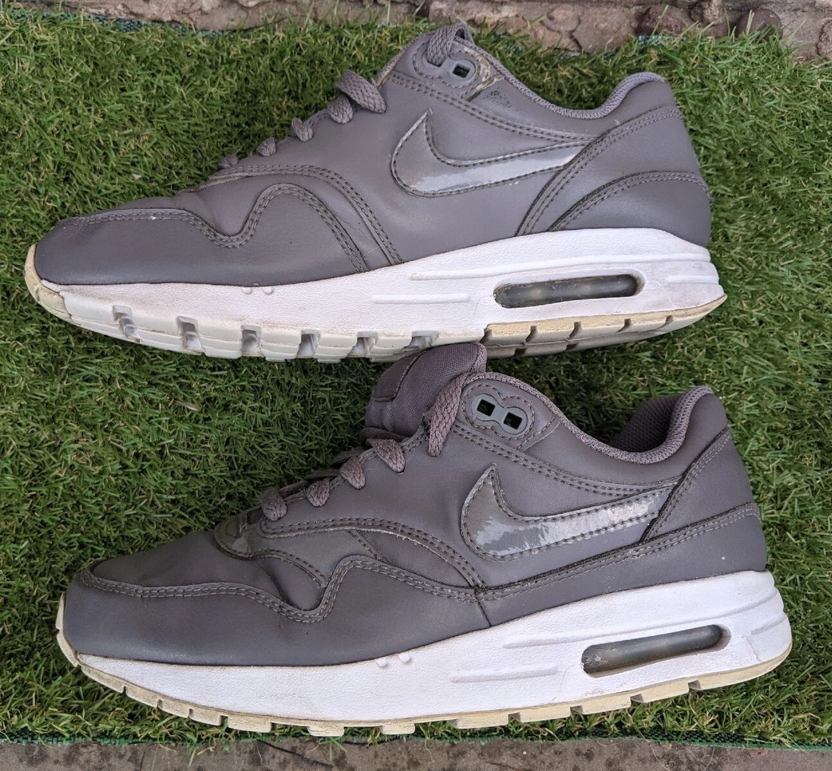 womens grey trainers nike