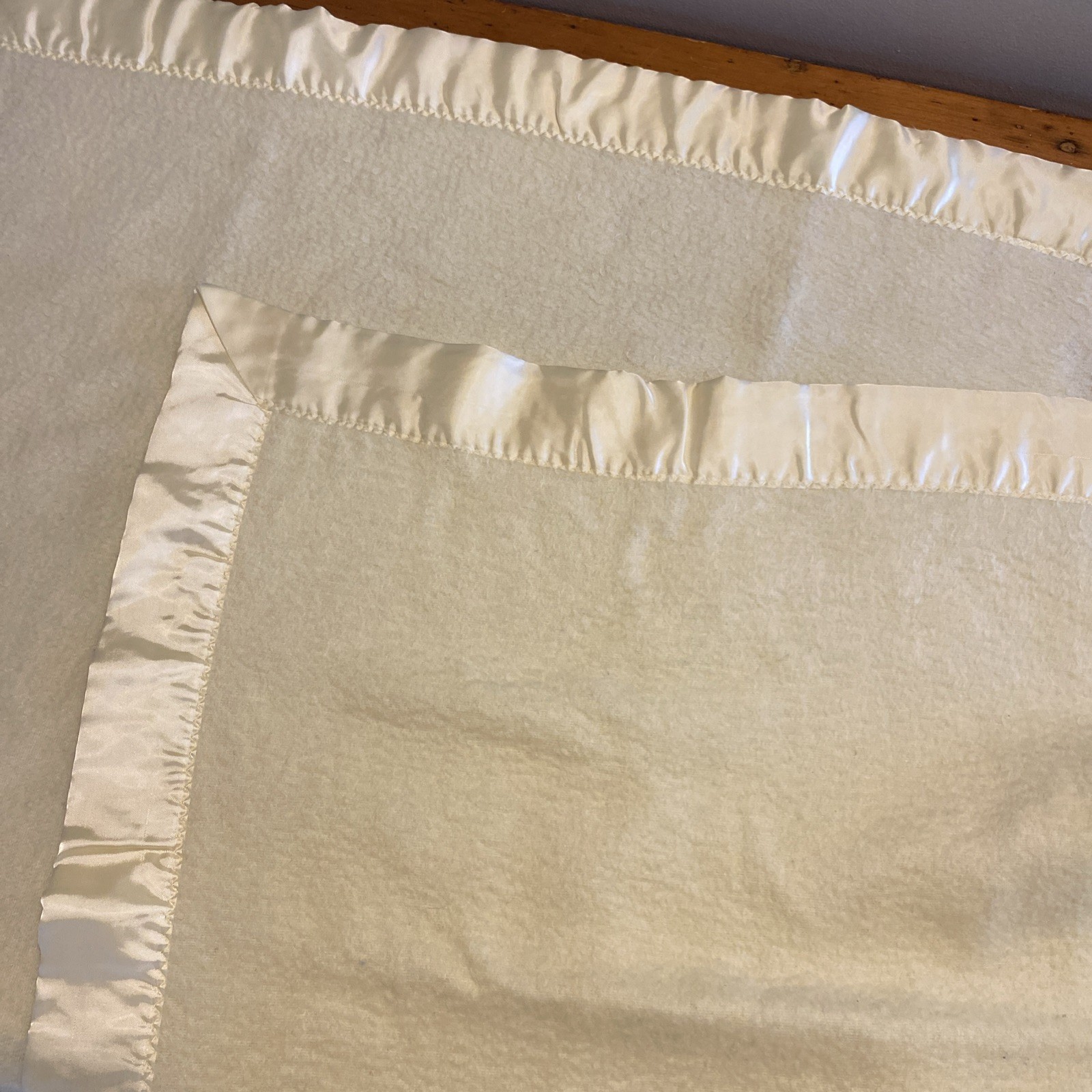Chatham Vintage Baby  Child Crib Blanket 60”x 44” Satin Edge Light Yellow USA