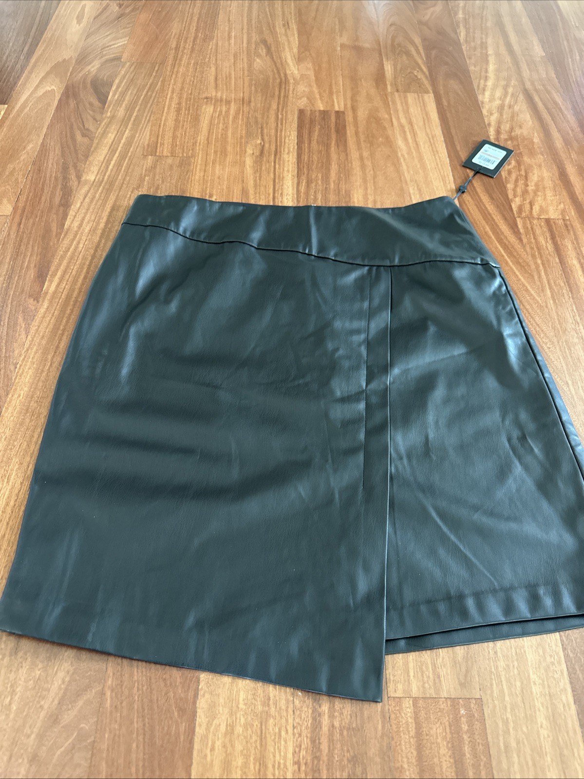 NWTs ($99) DKNY Women's Black Faux-Leather Skirt Size 12